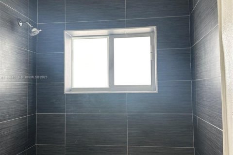 Villa ou maison à louer à Miami, Floride: 2 chambres, 65.03 m2 № 2021727 - photo 6
