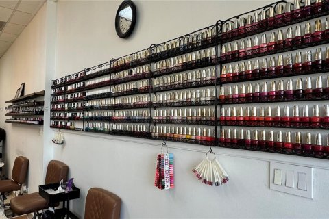 Propiedad comercial en venta en Pembroke Pines, Florida № 1942841 - foto 3