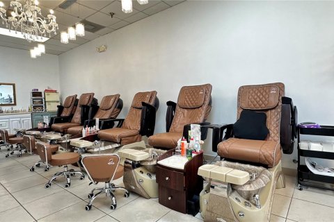 Propiedad comercial en venta en Pembroke Pines, Florida № 1942841 - foto 9