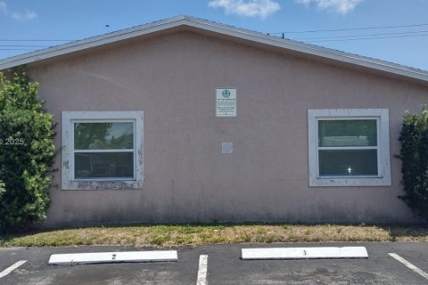 Снять в аренду кондоминиум в Окленд-Парк, Флорида 2 спальни, 65.03м2, № 1896607 - фото 1