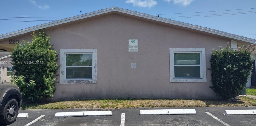 Кондоминиум с 2 спальнями в Окленд-Парк, Флорида № 1896607