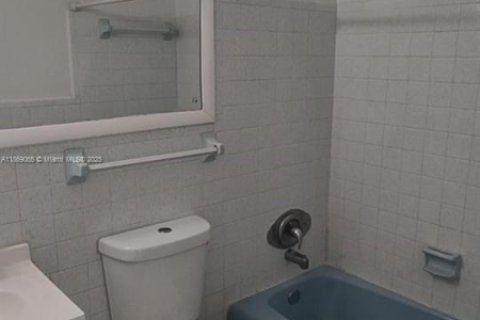 Снять в аренду кондоминиум в Окленд-Парк, Флорида 2 спальни, 65.03м2, № 1896607 - фото 7