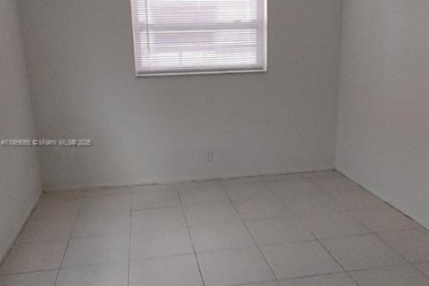 Снять в аренду кондоминиум в Окленд-Парк, Флорида 2 спальни, 65.03м2, № 1896607 - фото 6