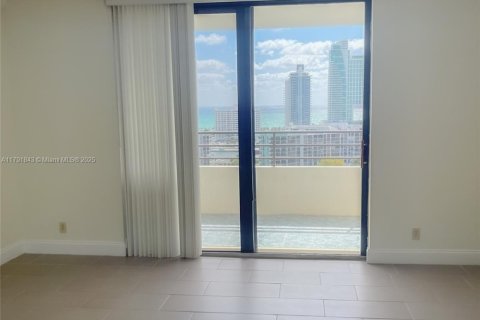Condo in Hallandale Beach, Florida, 1 bedroom № 1942881 - photo 15