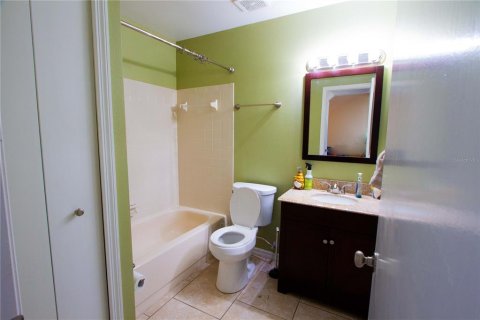 Adosado en venta en Tampa, Florida, 2 dormitorios, 111.76 m2 № 2157735 - foto 13