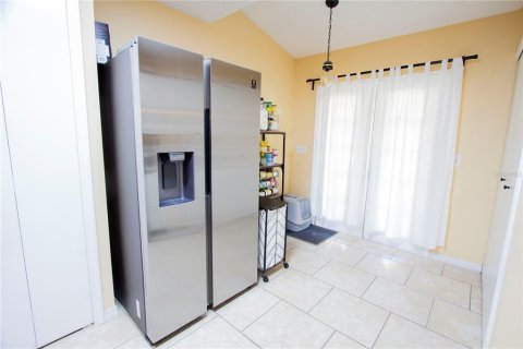 Adosado en venta en Tampa, Florida, 2 dormitorios, 111.76 m2 № 2157735 - foto 6