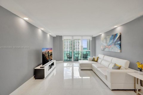 Condo in Sunny Isles Beach, Florida, 2 bedrooms  № 1991339 - photo 2