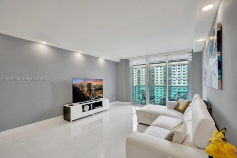 Condo in Sunny Isles Beach, Florida, 2 bedrooms  № 1991339 - photo 3