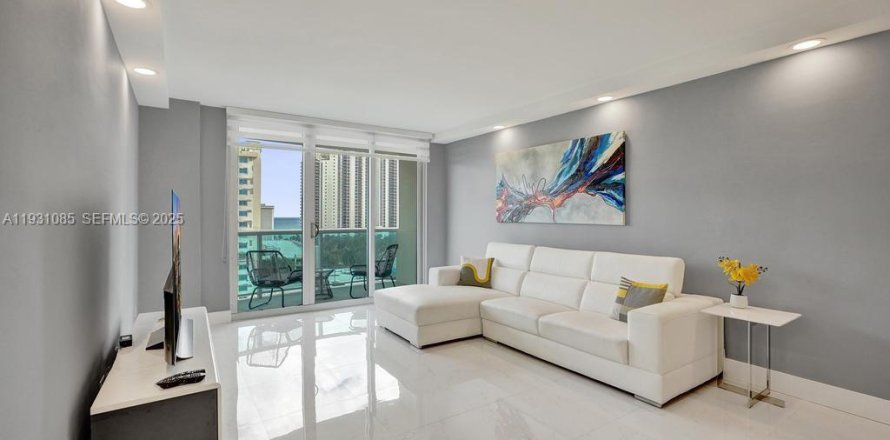 Condo in Sunny Isles Beach, Florida, 2 bedrooms  № 1991339