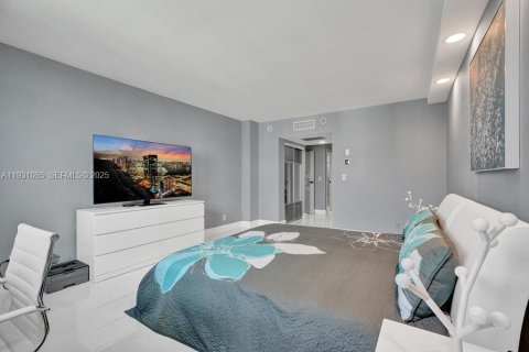 Condo in Sunny Isles Beach, Florida, 2 bedrooms  № 1991339 - photo 19