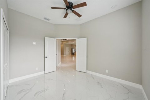 Villa ou maison à vendre à Zephyrhills, Floride: 4 chambres, 241.82 m2 № 1907602 - photo 15