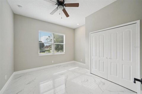 Villa ou maison à vendre à Zephyrhills, Floride: 4 chambres, 241.82 m2 № 1907602 - photo 16
