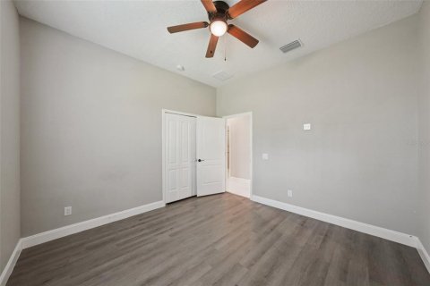Villa ou maison à vendre à Zephyrhills, Floride: 4 chambres, 241.82 m2 № 1907602 - photo 25
