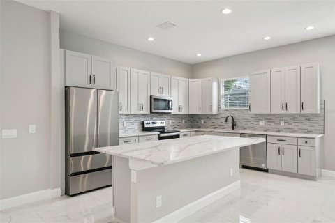 Villa ou maison à vendre à Zephyrhills, Floride: 4 chambres, 241.82 m2 № 1907602 - photo 13