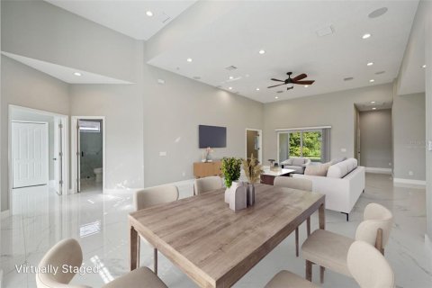Villa ou maison à vendre à Zephyrhills, Floride: 4 chambres, 241.82 m2 № 1907602 - photo 7