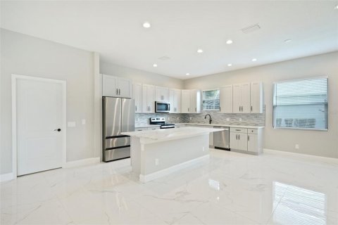 Villa ou maison à vendre à Zephyrhills, Floride: 4 chambres, 241.82 m2 № 1907602 - photo 14