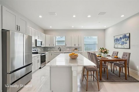 Villa ou maison à vendre à Zephyrhills, Floride: 4 chambres, 241.82 m2 № 1907602 - photo 11