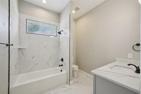 Villa ou maison à vendre à Zephyrhills, Floride: 4 chambres, 241.82 m2 № 1907602 - photo 29