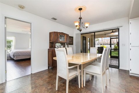 Casa en venta en Cape Coral, Florida, 3 dormitorios, 141.77 m2 № 1630708 - foto 9