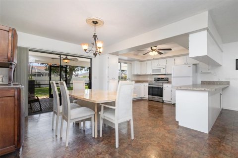 Casa en venta en Cape Coral, Florida, 3 dormitorios, 141.77 m2 № 1630708 - foto 6