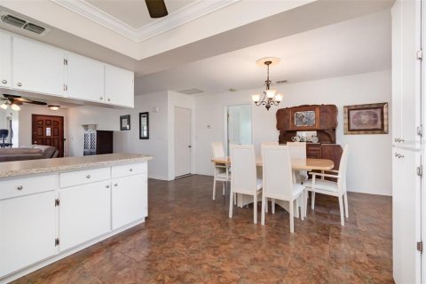 Casa en venta en Cape Coral, Florida, 3 dormitorios, 141.77 m2 № 1630708 - foto 8