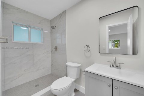 Casa en alquiler en Miami, Florida, 5 dormitorios, 142.6 m2 № 1871665 - foto 18