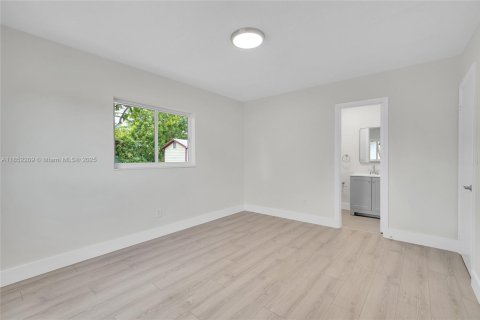 Casa en alquiler en Miami, Florida, 5 dormitorios, 142.6 m2 № 1871665 - foto 17