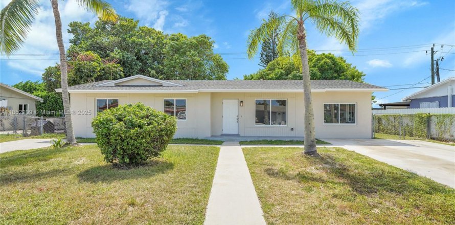 Casa en Miami, Florida 5 dormitorios, 142.6 m2 № 1871665
