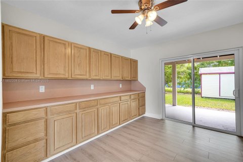Casa en alquiler en Miami, Florida, 5 dormitorios, 142.6 m2 № 1871665 - foto 5
