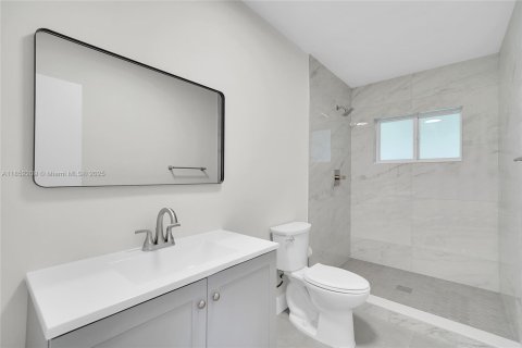 Casa en alquiler en Miami, Florida, 5 dormitorios, 142.6 m2 № 1871665 - foto 15