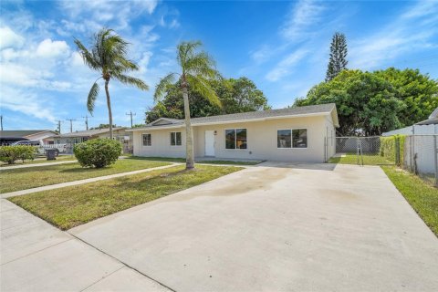 Casa en alquiler en Miami, Florida, 5 dormitorios, 142.6 m2 № 1871665 - foto 26