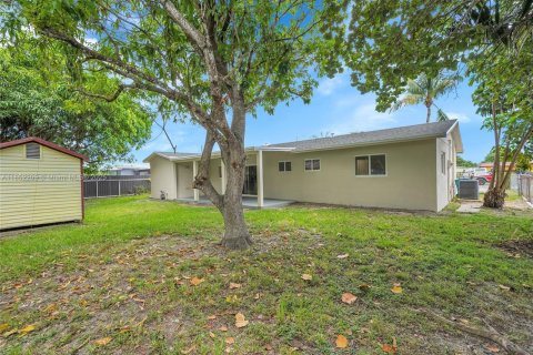 Casa en alquiler en Miami, Florida, 5 dormitorios, 142.6 m2 № 1871665 - foto 24