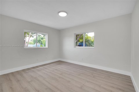Casa en alquiler en Miami, Florida, 5 dormitorios, 142.6 m2 № 1871665 - foto 16