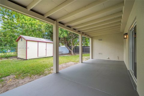 Casa en alquiler en Miami, Florida, 5 dormitorios, 142.6 m2 № 1871665 - foto 21