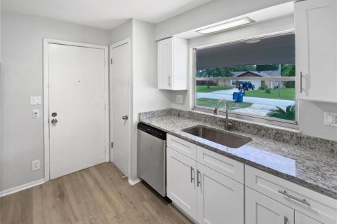 House in Spring Hill, Florida 2 bedrooms, 119.29 sq.m. № 1847402 - photo 11