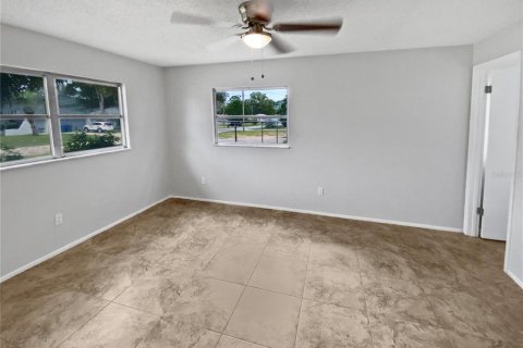 House in Spring Hill, Florida 2 bedrooms, 119.29 sq.m. № 1847402 - photo 5