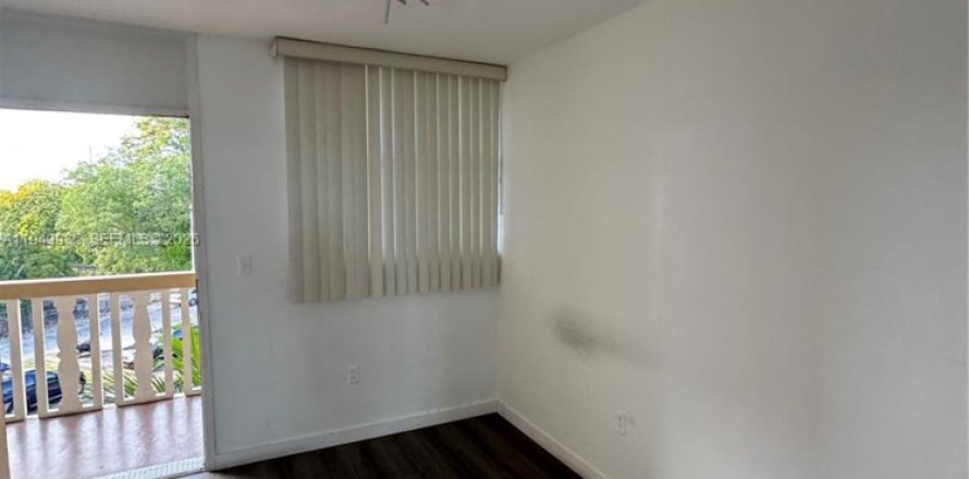 Кондоминиум с 1 спальней в Норт-Майами, Флорида № 2005601