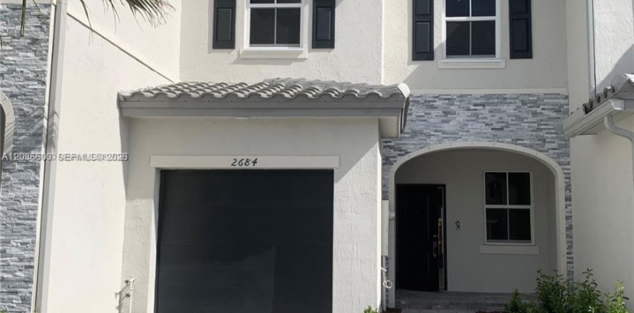 Townhouse in Homestead, Florida 3 bedrooms, 123.93 sq.m. № 2154599