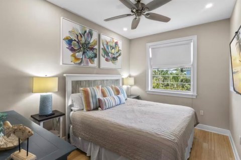 Casa en venta en Holmes Beach, Florida, 6 dormitorios, 227.89 m2 № 1909831 - foto 13