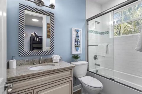 Casa en venta en Holmes Beach, Florida, 6 dormitorios, 227.89 m2 № 1909831 - foto 16