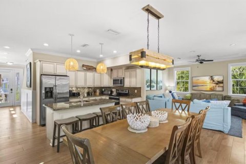 Casa en venta en Holmes Beach, Florida, 6 dormitorios, 227.89 m2 № 1909831 - foto 2