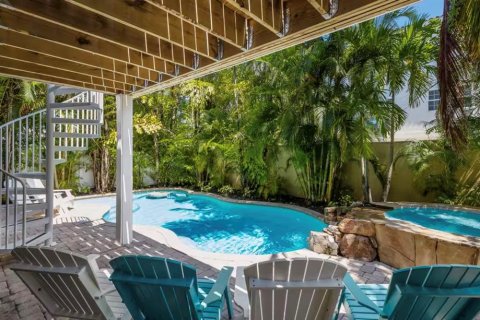 Casa en venta en Holmes Beach, Florida, 6 dormitorios, 227.89 m2 № 1909831 - foto 27