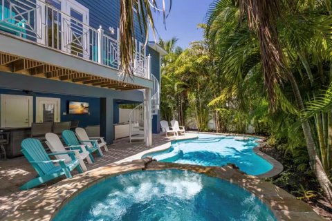 Casa en venta en Holmes Beach, Florida, 6 dormitorios, 227.89 m2 № 1909831 - foto 4