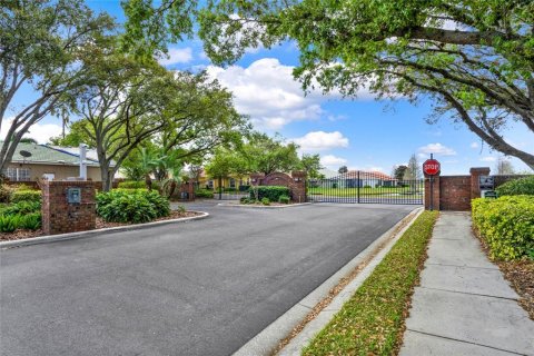 House in Winter Haven, Florida 4 bedrooms, 231.79 sq.m. № 2102678 - photo 7