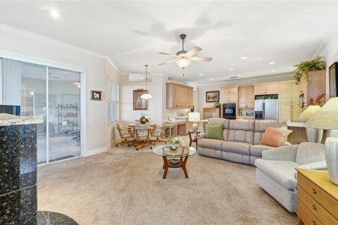 House in Winter Haven, Florida 4 bedrooms, 231.79 sq.m. № 2102678 - photo 12