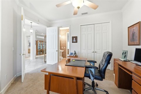 House in Winter Haven, Florida 4 bedrooms, 231.79 sq.m. № 2102678 - photo 15
