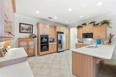 House in Winter Haven, Florida 4 bedrooms, 231.79 sq.m. № 2102678 - photo 5