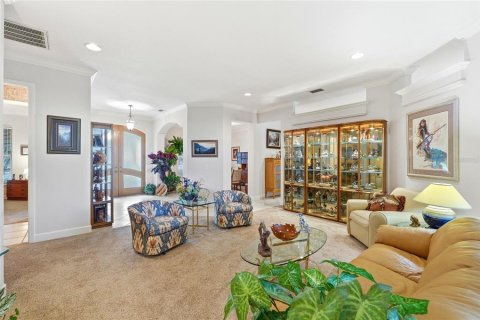 House in Winter Haven, Florida 4 bedrooms, 231.79 sq.m. № 2102678 - photo 9