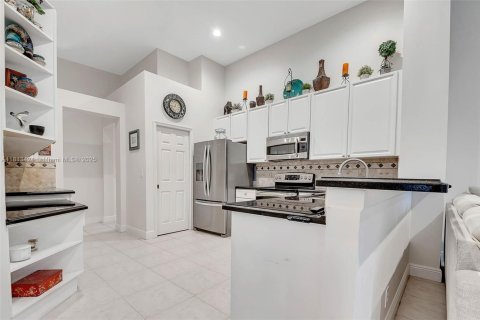 Casa en venta en Weston, Florida, 4 dormitorios, 257.99 m2 № 1761707 - foto 9