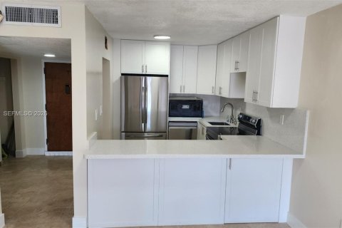 Купить кондоминиум в Майами, Флорида 1 спальня, 67.82м2, № 2025381 - фото 8